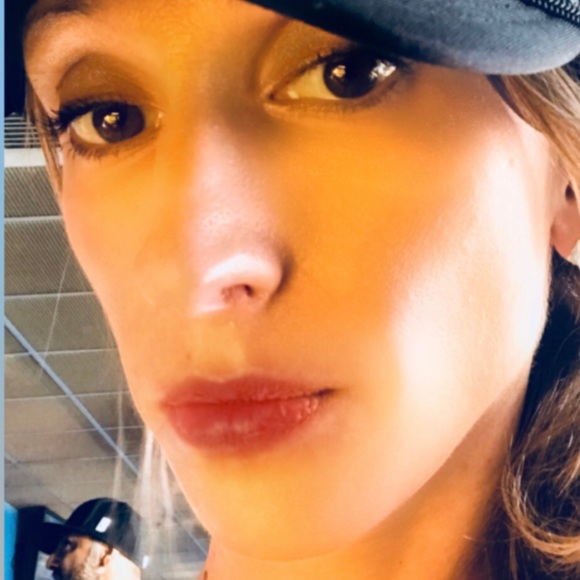 Meet your Posher, Ashleigh - Picture 1 of 2